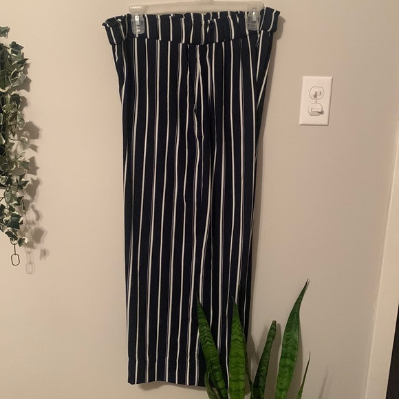 H&M Pants - H&M Wide-legged Cropped Pants